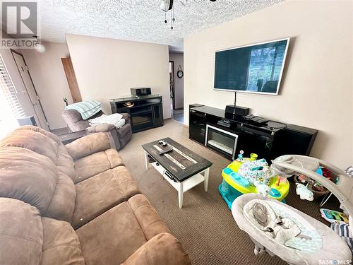 1733/1735 Eaglesham Avenue, Weyburn, SK - Indoor Photo Showing Living Room