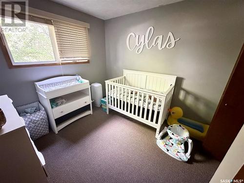 1733/1735 Eaglesham Avenue, Weyburn, SK - Indoor Photo Showing Bedroom