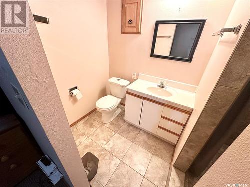 1733/1735 Eaglesham Avenue, Weyburn, SK - Indoor Photo Showing Bathroom