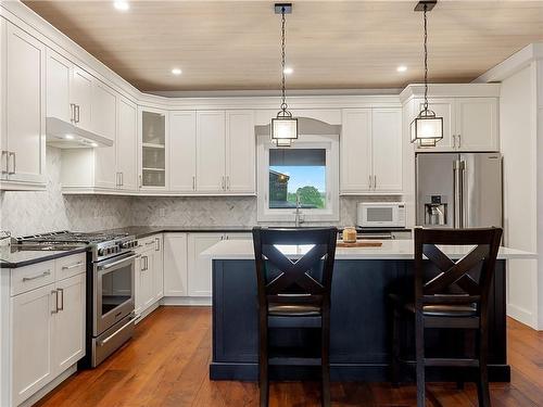 2210 Highway 54, Caledonia, ON - Indoor Photo Showing Kitchen With Upgraded Kitchen