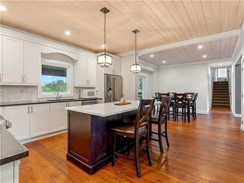 2210 Highway 54, Caledonia, ON - Indoor Photo Showing Kitchen With Upgraded Kitchen