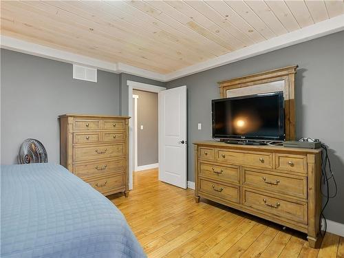 2210 Highway 54, Caledonia, ON - Indoor Photo Showing Bedroom