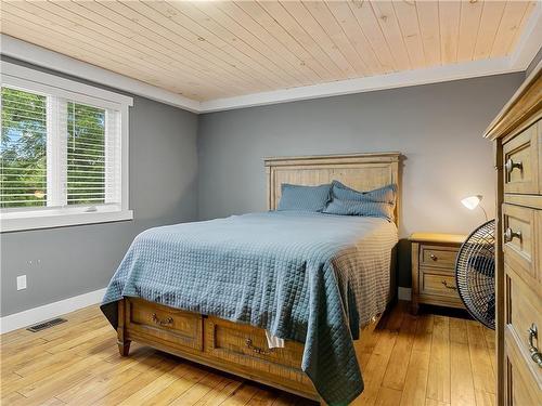 2210 Highway 54, Caledonia, ON - Indoor Photo Showing Bedroom