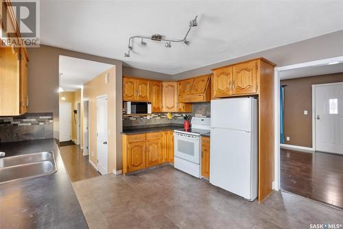 Williams Acreage, Laird Rm No. 404, SK - Indoor Photo Showing Kitchen With Double Sink