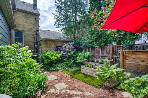 607 Locust Street, Burlington, ON - Outdoor With In Ground Pool With Backyard