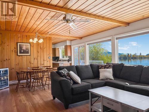 73 Harbour Key Drive, Osoyoos, BC - Indoor Photo Showing Living Room