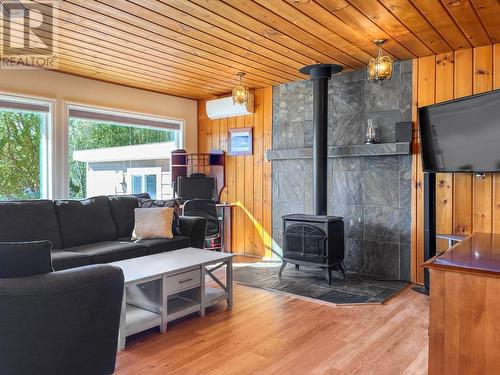 73 Harbour Key Drive, Osoyoos, BC - Indoor Photo Showing Living Room