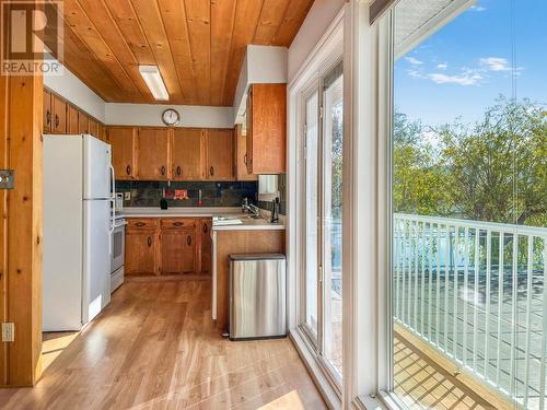 73 Harbour Key Drive, Osoyoos, BC - Indoor Photo Showing Kitchen