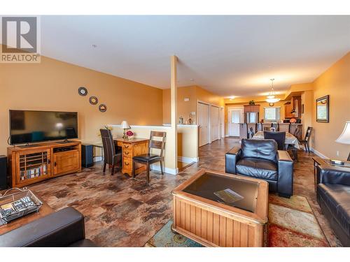 4300 44 Avenue Unit# 110, Osoyoos, BC - Indoor Photo Showing Living Room