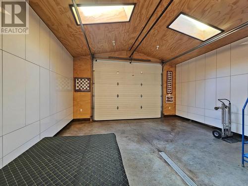 683 St Laurent Avenue, Quesnel, BC - Indoor Photo Showing Garage
