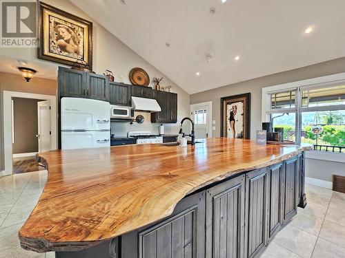 683 St Laurent Avenue, Quesnel, BC - Indoor Photo Showing Kitchen