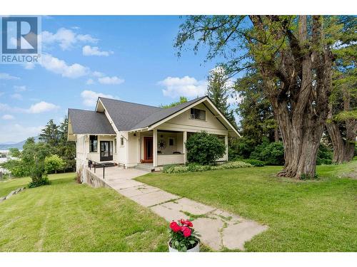 671 2Nd Avenue Ne, Salmon Arm, BC - Outdoor With Facade