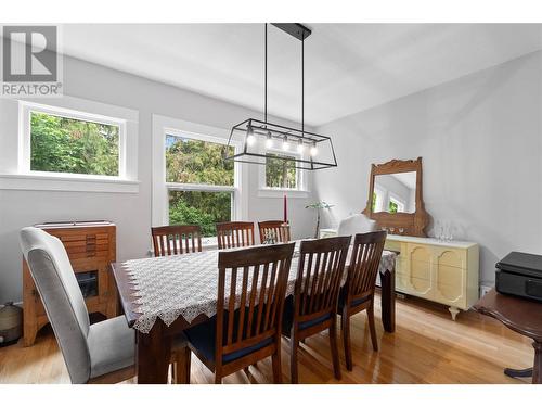 671 2Nd Avenue Ne, Salmon Arm, BC - Indoor Photo Showing Dining Room