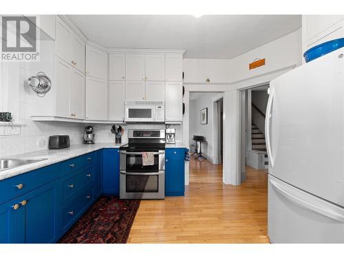 671 2Nd Avenue Ne, Salmon Arm, BC - Indoor Photo Showing Kitchen