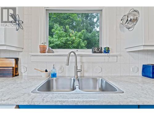 671 2Nd Avenue Ne, Salmon Arm, BC - Indoor Photo Showing Kitchen With Double Sink