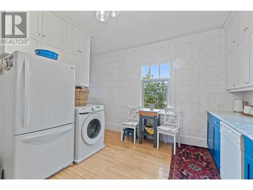 671 2Nd Avenue Ne, Salmon Arm, BC - Indoor Photo Showing Laundry Room