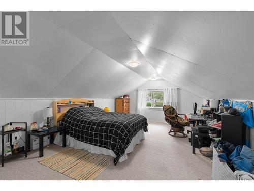 671 2Nd Avenue Ne, Salmon Arm, BC - Indoor Photo Showing Bedroom