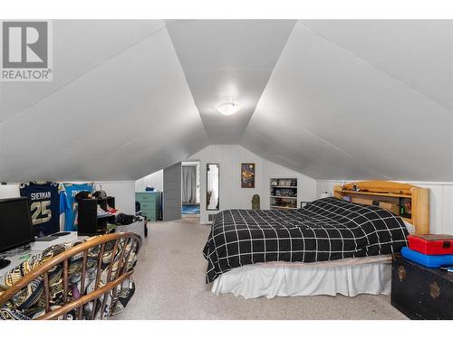 671 2Nd Avenue Ne, Salmon Arm, BC - Indoor Photo Showing Bedroom