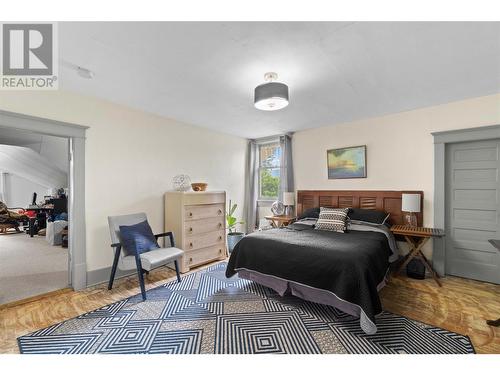 671 2Nd Avenue Ne, Salmon Arm, BC - Indoor Photo Showing Bedroom