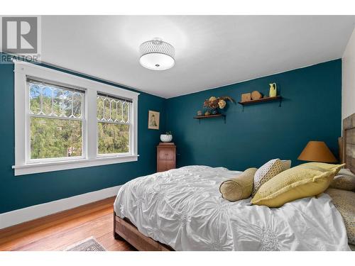 671 2Nd Avenue Ne, Salmon Arm, BC - Indoor Photo Showing Bedroom