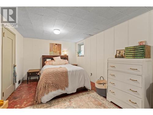 671 2Nd Avenue Ne, Salmon Arm, BC - Indoor Photo Showing Bedroom