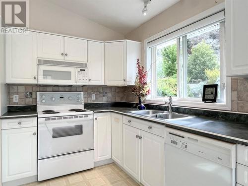 4202 Fairwinds Drive, Osoyoos, BC - Indoor Photo Showing Kitchen With Double Sink