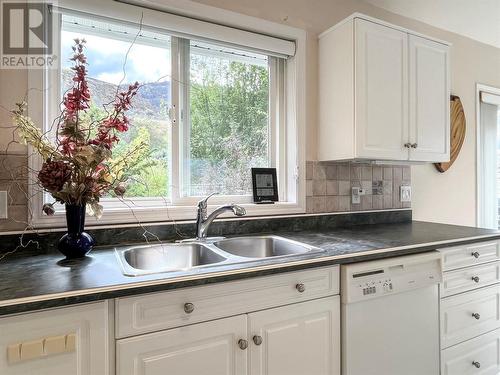 4202 Fairwinds Drive, Osoyoos, BC - Indoor Photo Showing Kitchen With Double Sink