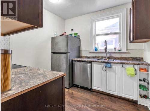 107 Oxford Street W, London, ON - Indoor Photo Showing Kitchen