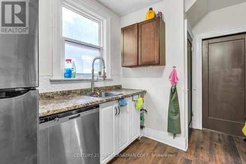 107 Oxford Street W, London, ON - Indoor Photo Showing Kitchen