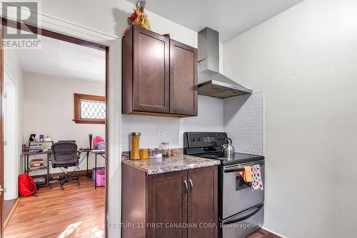 107 Oxford Street W, London, ON - Indoor Photo Showing Kitchen
