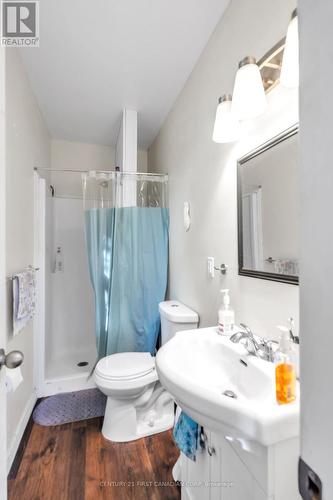 107 Oxford Street W, London, ON - Indoor Photo Showing Bathroom
