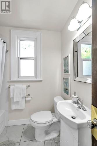 107 Oxford Street W, London, ON - Indoor Photo Showing Bathroom