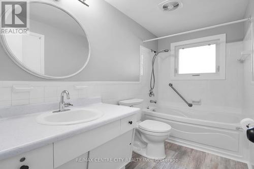 52 Key Hill Road, London, ON - Indoor Photo Showing Bathroom