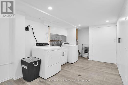 52 Key Hill Road, London, ON - Indoor Photo Showing Laundry Room
