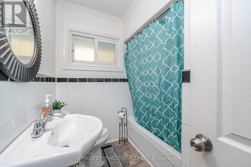 166 Fennell Avenue E, Hamilton, ON - Indoor Photo Showing Bathroom