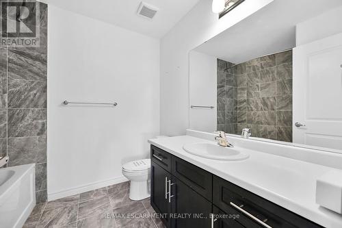 35 - 5000 Connor Drive, Grimsby, ON - Indoor Photo Showing Bathroom