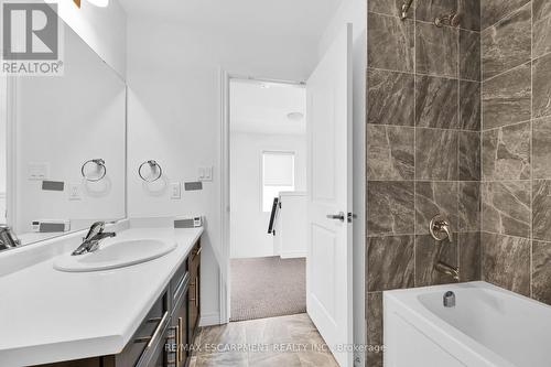 35 - 5000 Connor Drive, Grimsby, ON - Indoor Photo Showing Bathroom