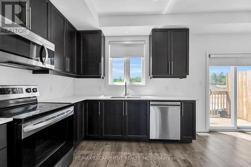 35 - 5000 Connor Drive, Grimsby, ON - Indoor Photo Showing Kitchen With Double Sink