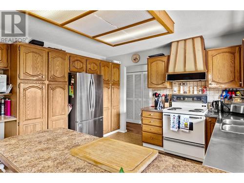 1876 Langley Rd, Merritt, BC - Indoor Photo Showing Kitchen With Double Sink