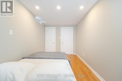 5866 Blue Spruce Avenue, Burlington, ON - Indoor Photo Showing Bedroom