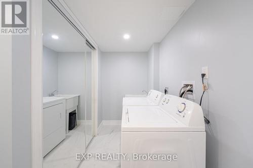 5866 Blue Spruce Avenue, Burlington, ON - Indoor Photo Showing Laundry Room