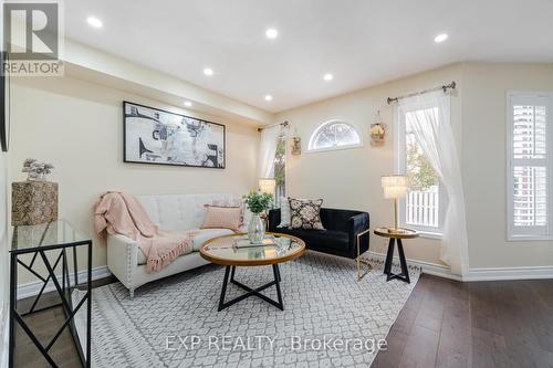 5866 Blue Spruce Avenue, Burlington, ON - Indoor Photo Showing Living Room
