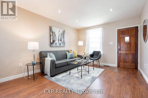 1023 Westmount Avenue, Mississauga, ON - Indoor Photo Showing Living Room