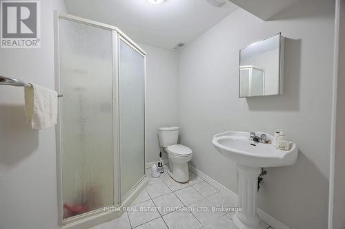 321 Grangeover Avenue, London, ON - Indoor Photo Showing Bathroom