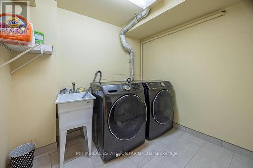 321 Grangeover Avenue, London, ON - Indoor Photo Showing Laundry Room