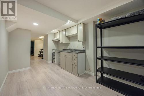 321 Grangeover Avenue, London, ON - Indoor Photo Showing Kitchen