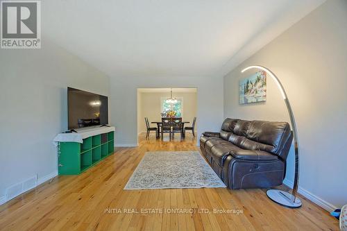 321 Grangeover Avenue, London, ON - Indoor Photo Showing Living Room