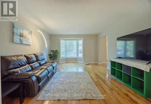 321 Grangeover Avenue, London, ON - Indoor Photo Showing Living Room