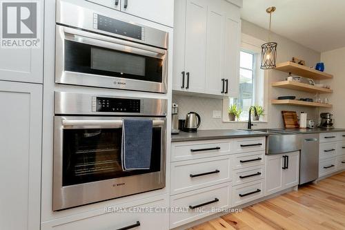 35 Honey Bend, St. Thomas, ON - Indoor Photo Showing Kitchen With Stainless Steel Kitchen With Upgraded Kitchen