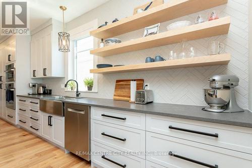 35 Honey Bend, St. Thomas, ON - Indoor Photo Showing Kitchen